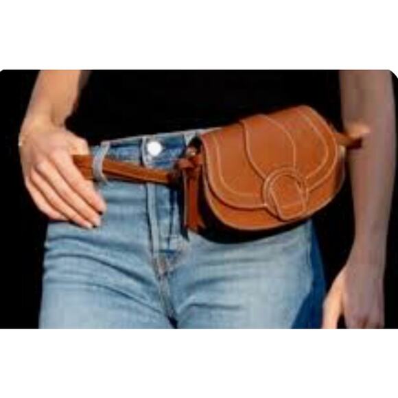 Rachel Zoe Handbags - NWT Rachel Zoe Edessi Convertible Vegan Leather Crossbody